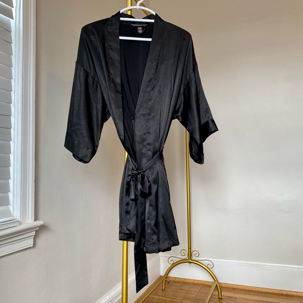 NWNT Victoria’s Secret Black Satin Kimono Sleeve Robe size XS
